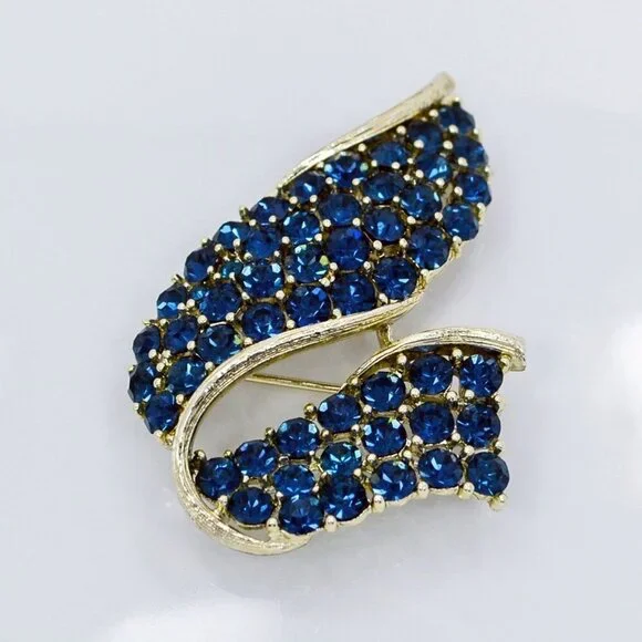 Lisner Swirl Shaped Brooch With Deep Blue Crystal Rhinestones 2 Inch, Wave Ribbo - Picture 2 of 6
